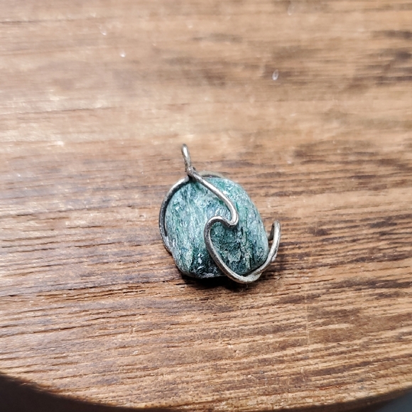 Seraphinite Precious Stone Pendant P303 - Picture 1 of 3